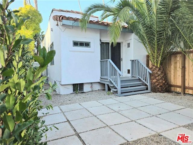 910 Victoria Avenue, Venice, CA 90291