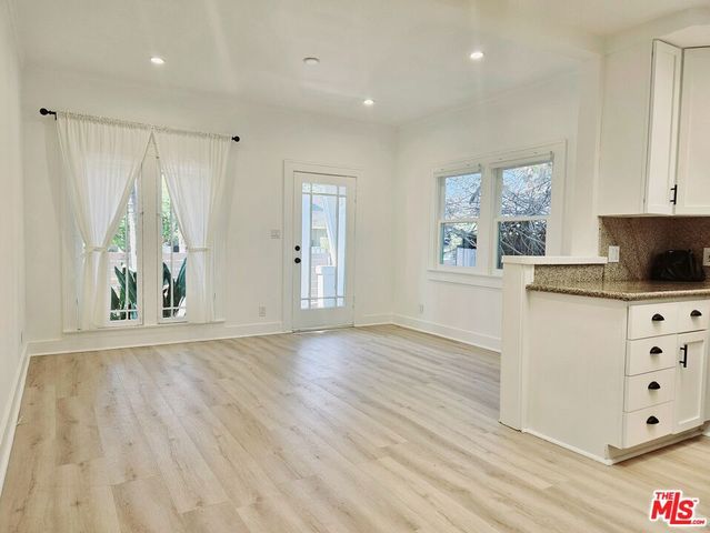 910 Victoria Avenue, Venice, CA 90291