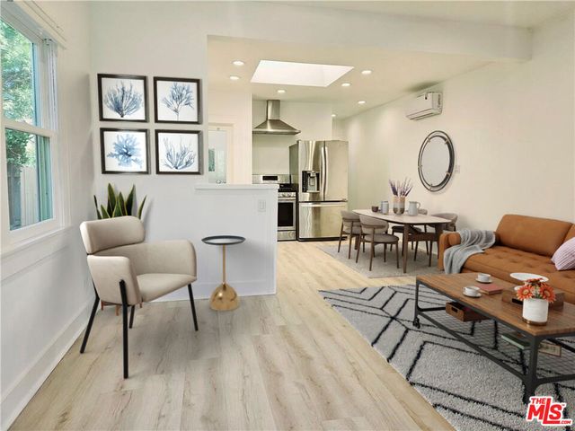 910 Victoria Avenue, Venice, CA 90291