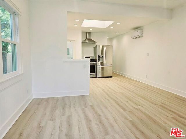 910 Victoria Avenue, Venice, CA 90291