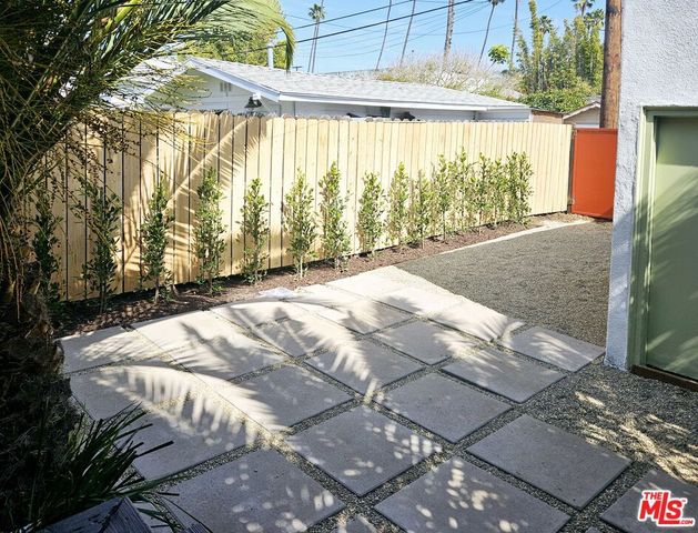 910 Victoria Avenue, Venice, CA 90291