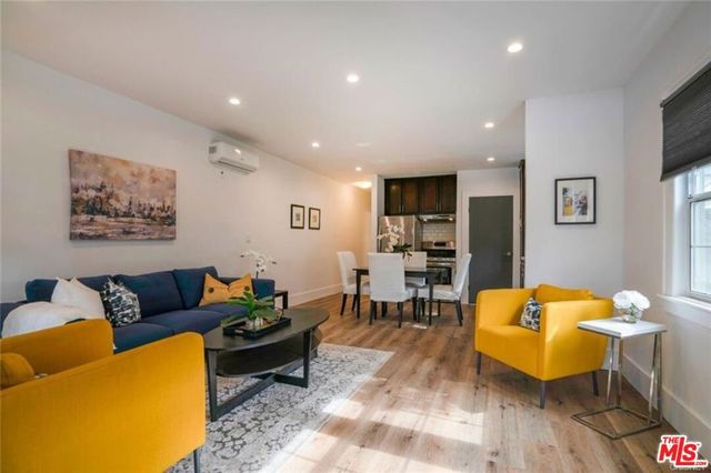 910 Victoria Avenue, Venice, CA 90291