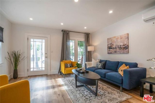 910 Victoria Avenue, Venice, CA 90291