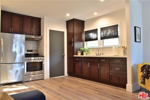 910 Victoria Avenue, Venice, CA 90291