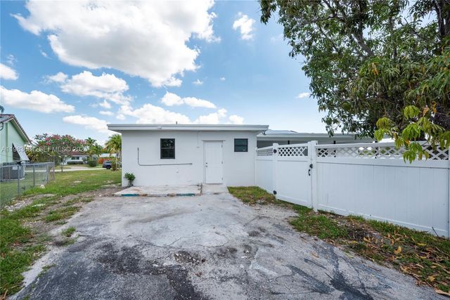 4700 Mckinley St, Hollywood, FL 33021