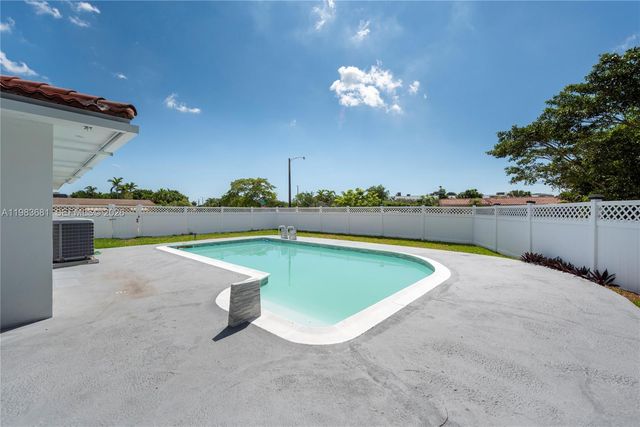 4700 Mckinley St, Hollywood, FL 33021