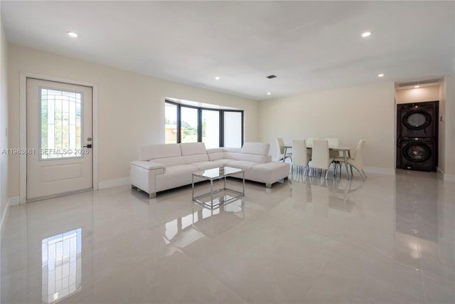 4700 Mckinley St, Hollywood, FL 33021