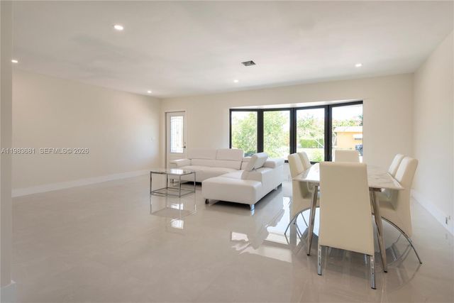 4700 Mckinley St, Hollywood, FL 33021