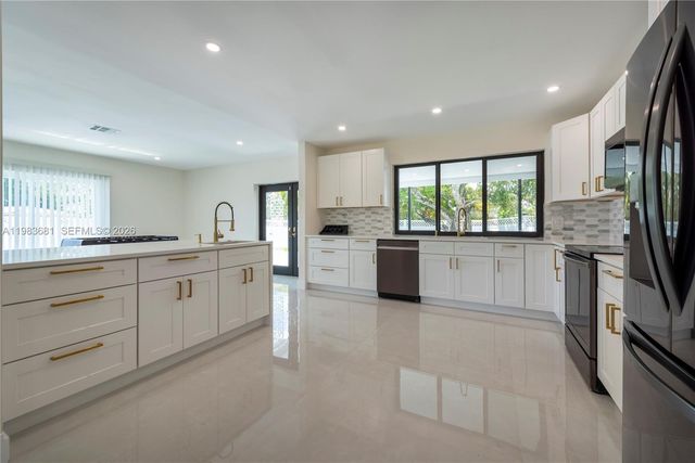 4700 Mckinley St, Hollywood, FL 33021