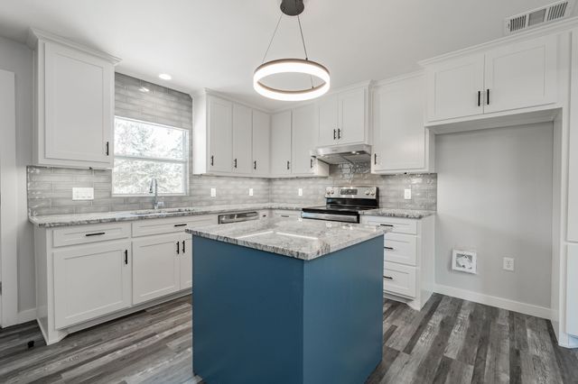 304 Pine Street, Seven Points, TX 75143