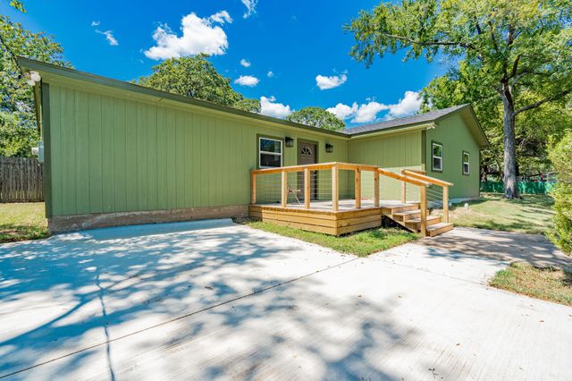 304 Pine Street, Seven Points, TX 75143