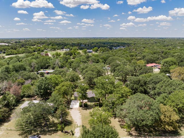 304 Pine Street, Seven Points, TX 75143