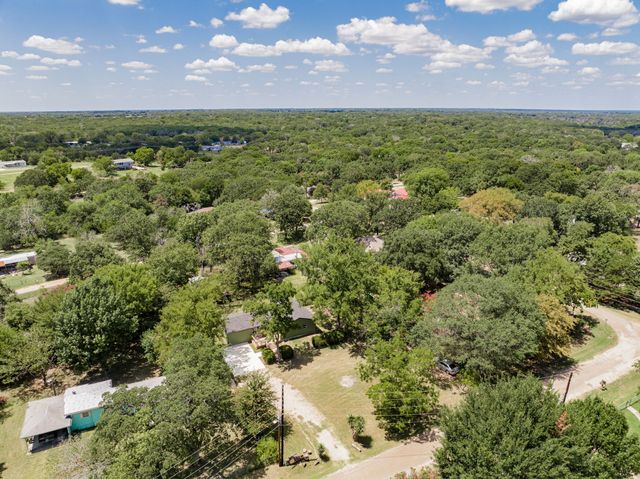 304 Pine Street, Seven Points, TX 75143