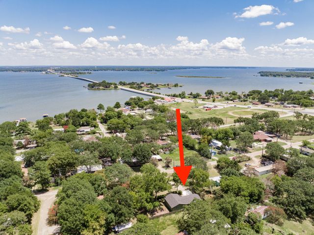 304 Pine Street, Seven Points, TX 75143