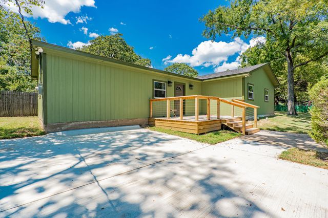 304 Pine Street, Seven Points, TX 75143