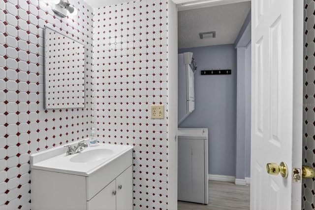 511 99TH AVENUE N 102, St Petersburg, FL 33702