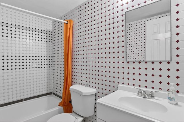 511 99TH AVENUE N 102, St Petersburg, FL 33702