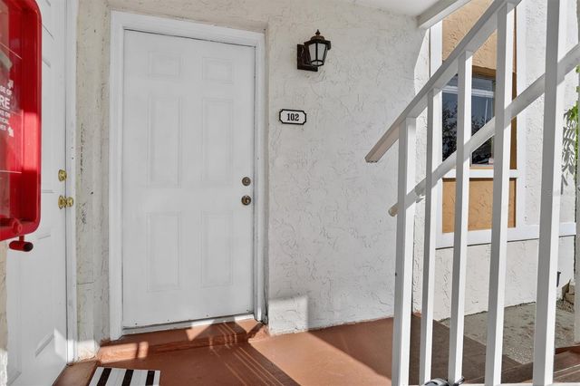 511 99TH AVENUE N 102, St Petersburg, FL 33702
