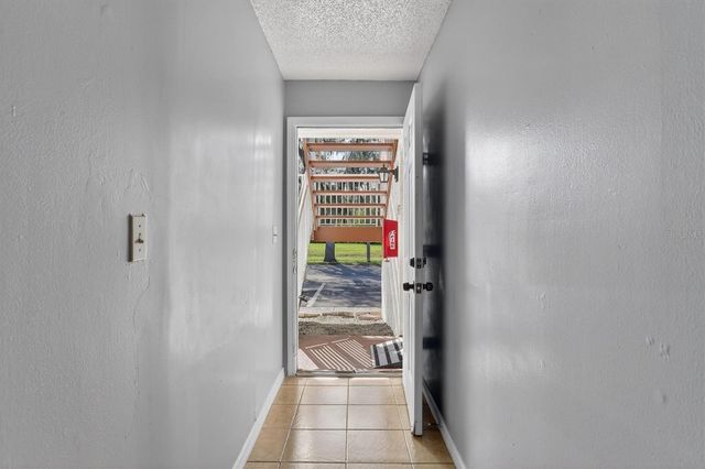 511 99TH AVENUE N 102, St Petersburg, FL 33702