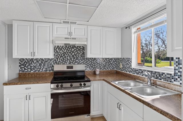 511 99TH AVENUE N 102, St Petersburg, FL 33702