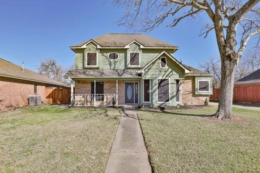 140 Daffodil Street, Lake Jackson, TX 77566