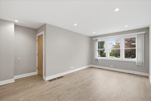 2553 W Summerdale Avenue 1E, Chicago, IL 60625