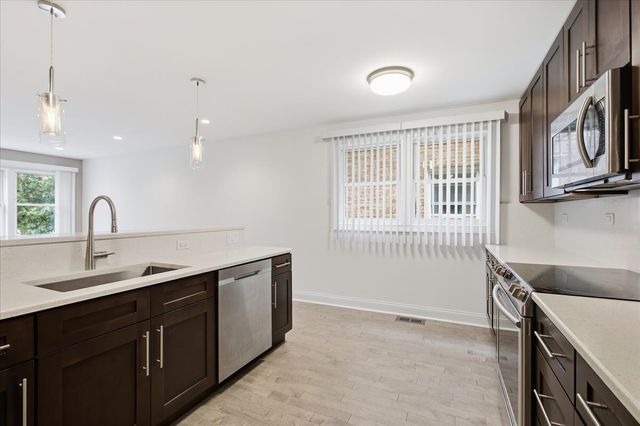 2553 W Summerdale Avenue 1E, Chicago, IL 60625