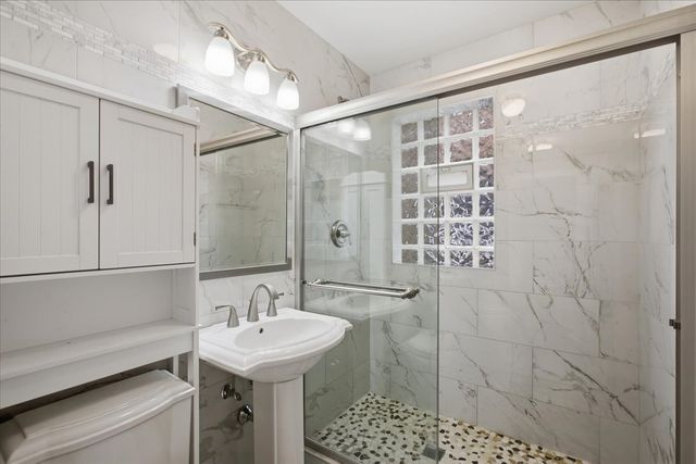 2553 W Summerdale Avenue 1E, Chicago, IL 60625