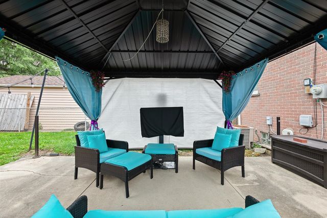 736 Farnham Avenue, Lincoln Park, MI 48146