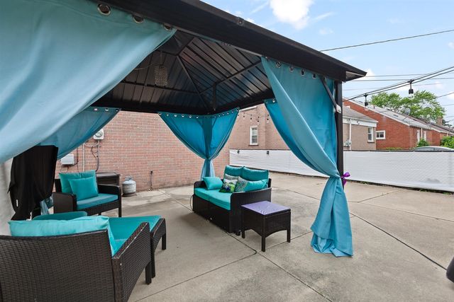 736 Farnham Avenue, Lincoln Park, MI 48146