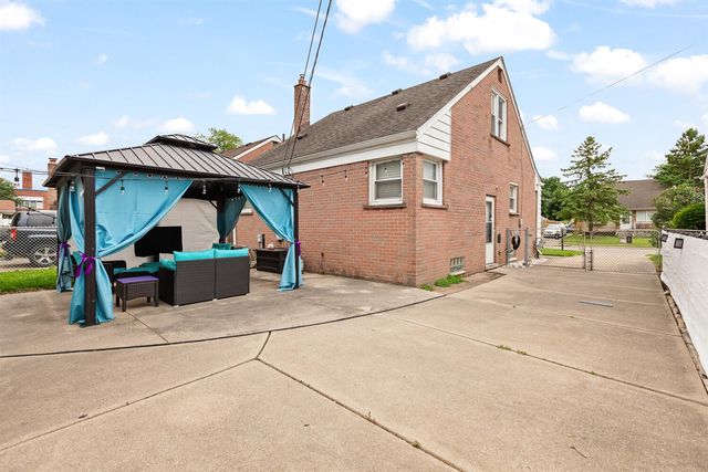 736 Farnham Avenue, Lincoln Park, MI 48146
