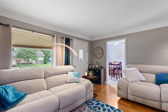 736 Farnham Avenue, Lincoln Park, MI 48146