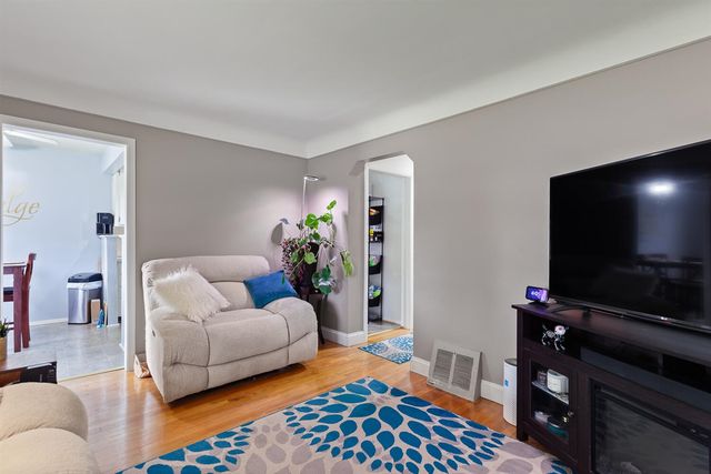 736 Farnham Avenue, Lincoln Park, MI 48146