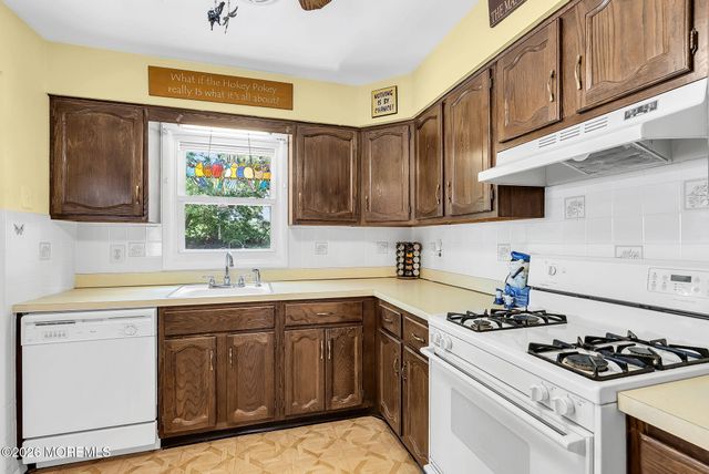 16 Sheepshead Drive, Toms River, NJ 08757