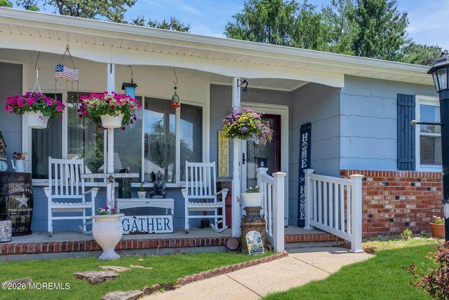 16 Sheepshead Drive, Toms River, NJ 08757