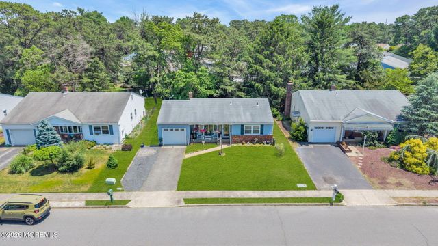 16 Sheepshead Drive, Toms River, NJ 08757
