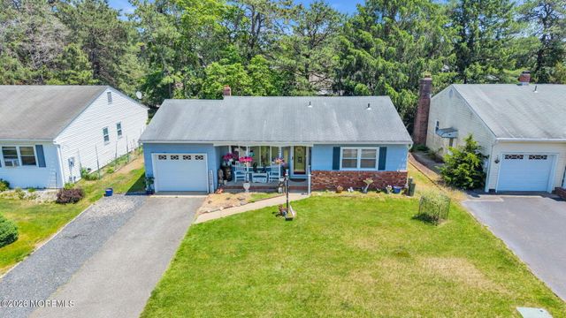 16 Sheepshead Drive, Toms River, NJ 08757