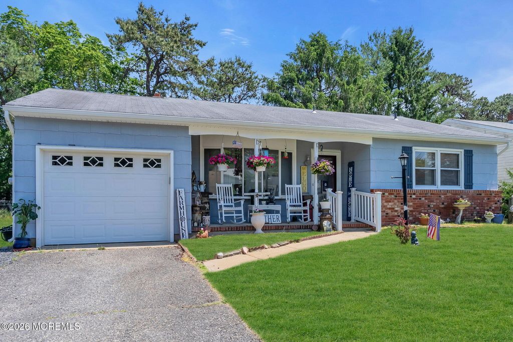 16 Sheepshead Drive, Toms River, NJ 08757