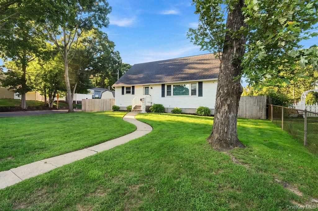 731 Muncey Road, West Islip, NY 11795 — exterior