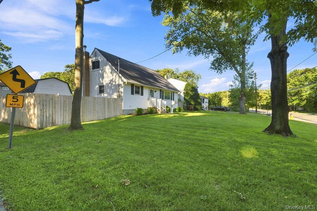 731 Muncey Road, West Islip, NY 11795 — photo 3
