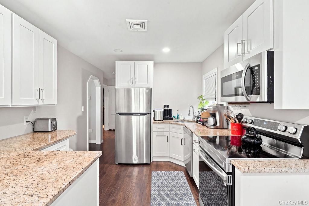 731 Muncey Road, West Islip, NY 11795 — photo 5