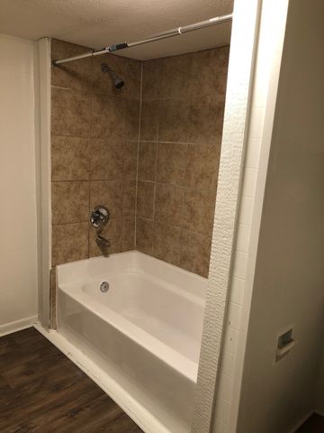 1310 S 5th Street, Bonham, TX 75418