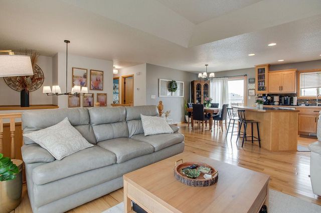 1087 Parkway Lane, West Fargo, ND 58078