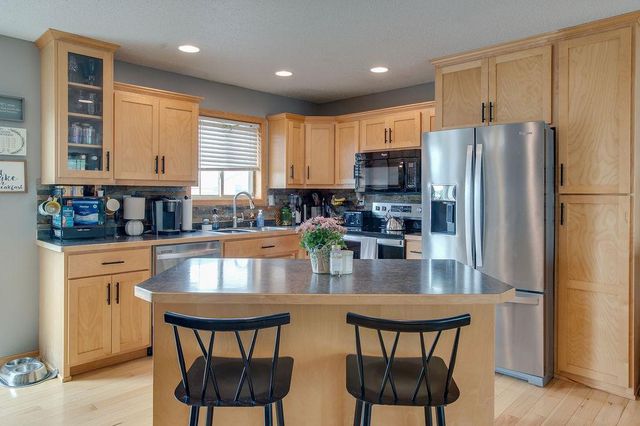 1087 Parkway Lane, West Fargo, ND 58078