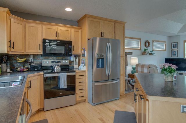 1087 Parkway Lane, West Fargo, ND 58078
