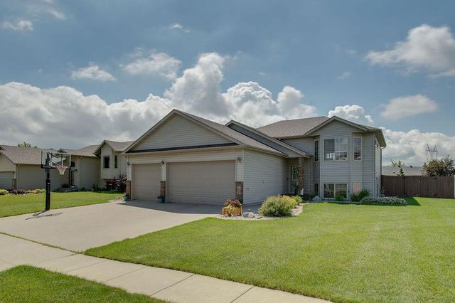1087 Parkway Lane, West Fargo, ND 58078