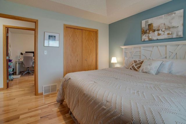 1087 Parkway Lane, West Fargo, ND 58078