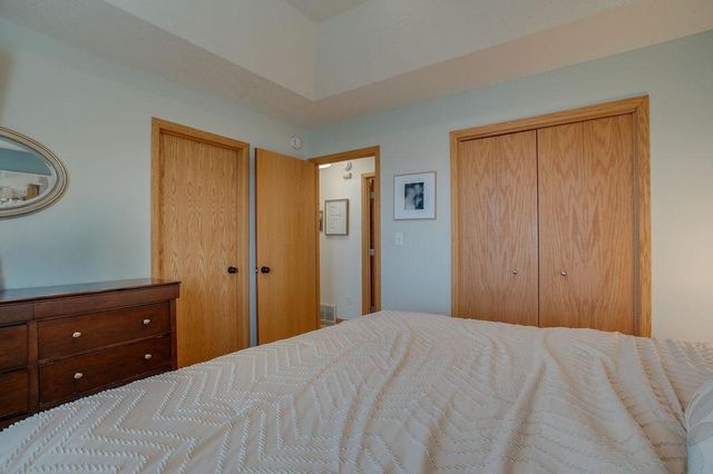 1087 Parkway Lane, West Fargo, ND 58078
