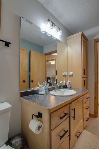 1087 Parkway Lane, West Fargo, ND 58078