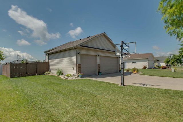 1087 Parkway Lane, West Fargo, ND 58078